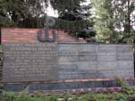 Pomnik szesnastu na Armii Krajowej 7.
