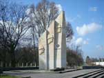 Pomnik upamiętniający walki w 1939 i 1945 roku.